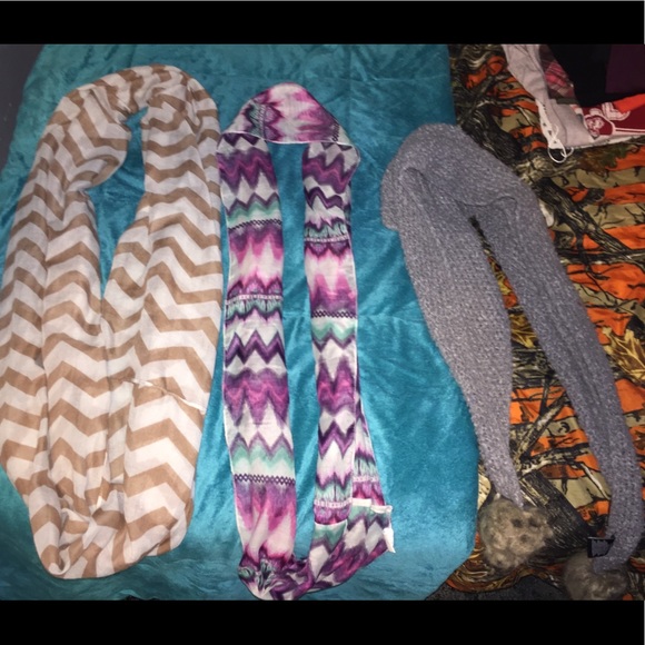 Scarfs - Picture 1 of 1
